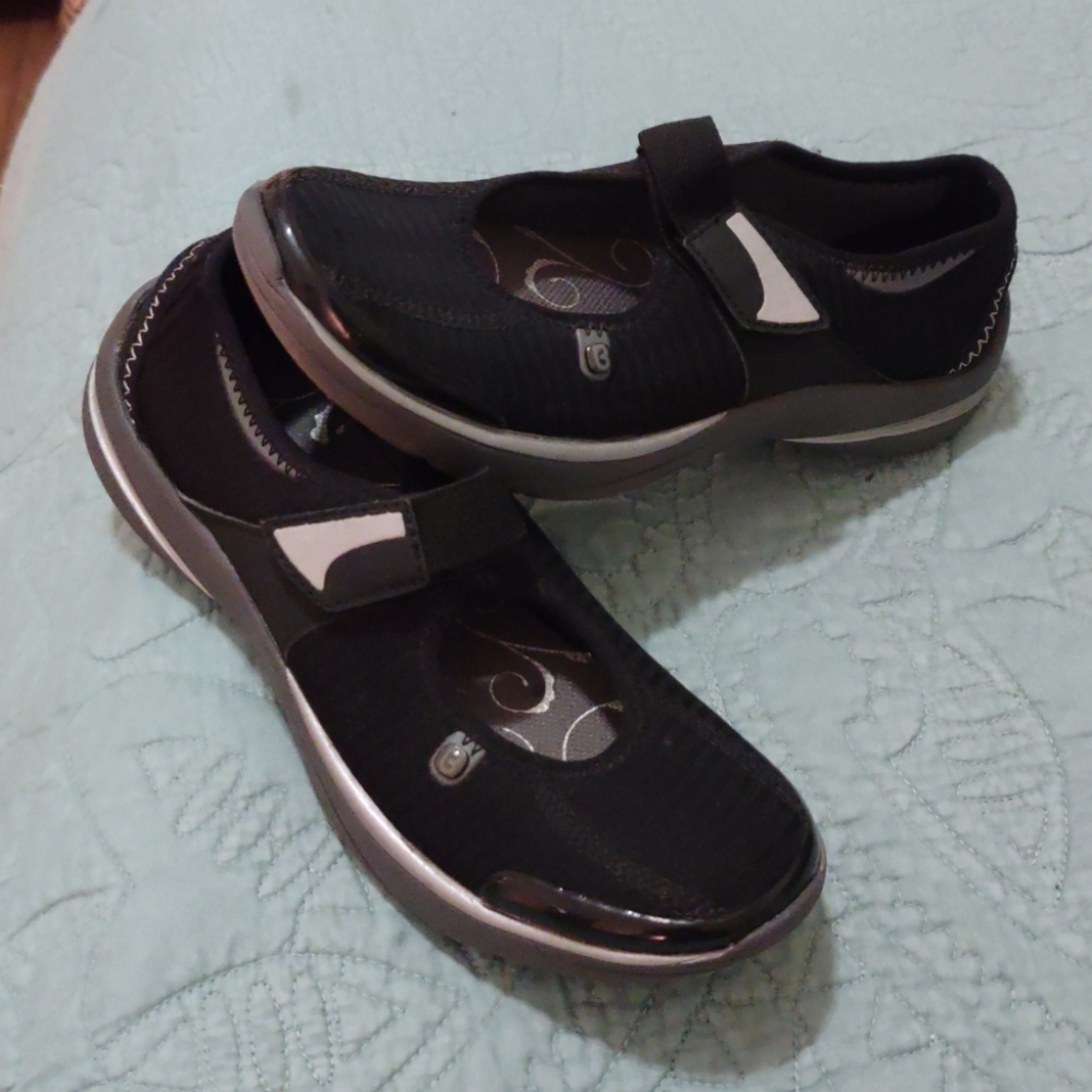 BZees black Mary Jane size 7.5